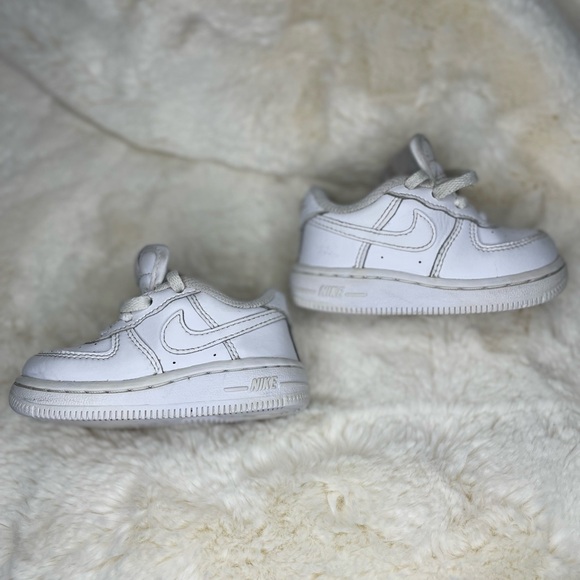 Nike Airforce 1’s Triple white size 5c - Picture 1 of 5